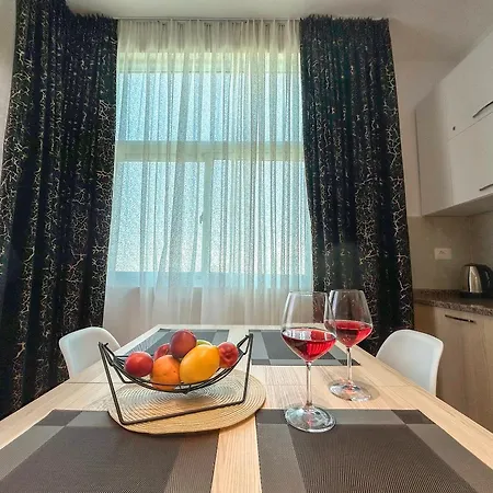 Apartment 2 Bedroom 1015 *