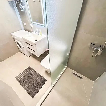 Apartment 2 Bedroom 1015 *