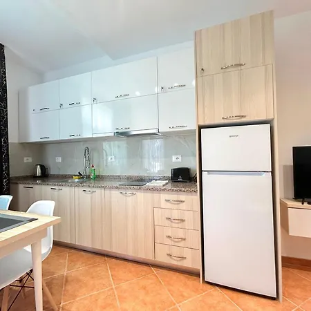 Apartment 2 Bedroom 1015 *